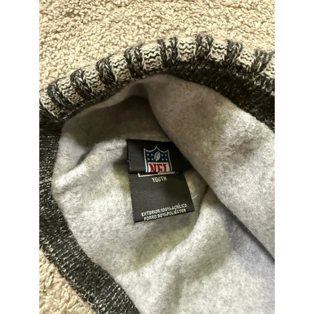 New Era Tampa Bay Buccaneers Beanie Youth Grey Salute to Service NFL Knit Hat‎